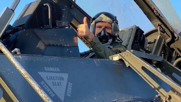 ΗΝΙΟΧΟΣ 21: «Ιπτάμενος» ο Τζέφρι Πάιατ - Ο Αμερικανός πρέσβης πέταξε με F-16 της Πολεμικής Αεροπορίας των ΗΠΑ