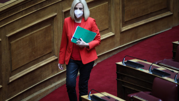 Γεννηματά: Η Ελλάδα κατρακυλάει συνεχώς στους δείκτες της πανδημίας