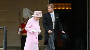 Βρετανία: Ο Χάρι επέστρεψε στις ΗΠΑ και η Ελισάβετ «γιορτάζει» τα 95α γενέθλιά της χωρίς τον Φίλιππο 