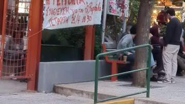 Πλατεία Βαρνάβα: Έφυγε η αστυνομία, επέστρεψαν οι «θαμώνες» της