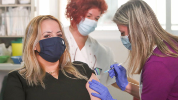 Ξεκινά ο εμβολιασμός για 3 εκατομμύρια άτομα, ηλικίας 30-49 