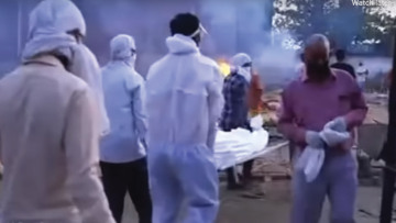 Κορωνοϊός - Ινδία: Κατέρρευσαν τα νοσοκομεία - 2.800 νεκροί σε ένα βράδυ - Πτώμα έπεσε από ασθενοφόρο