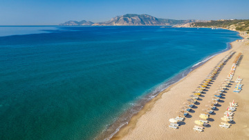 Άνοιγμα τουρισμού: Κούρσα νησιών στη Μεσόγειο για προσέλκυση επισκεπτών