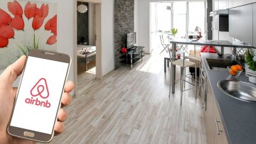 Airbnb: Τι σημαίνει η συμφωνία με την ΑΑΔΕ για τους Έλληνες «οικοδεσπότες»