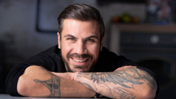 Άκης Πετρετζίκης: Μοιράστηκε τις πρώτες φωτογραφίες από το παιδικό δωμάτιο του γιου του στο Instagram 