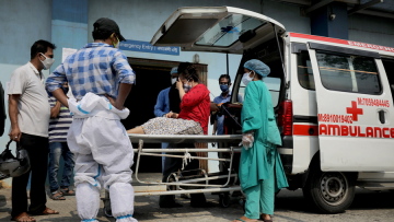Κορωνοϊός - Ινδία: Δραματική η κατάσταση - Παγκόσμιο ρεκόρ άνω των 379.000 κρουσμάτων σε 24 ώρες