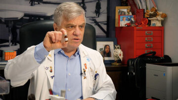 Στην Αθήνα ο Ισραηλινός καθηγητής Αρμπέρ - Ξεκινούν δοκιμές για το φάρμακο κατά της Covid