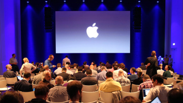 Η ΕΕ ανοίγει «πόλεμο» με την Apple: Την απειλεί με πρόστιμο ίσο με το 10% των παγκοσμίων εσόδων της!