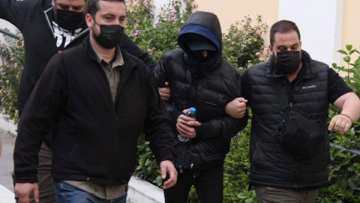 Προφυλακίστηκαν ο Μένιος Φουρθιώτης και δύο συγκατηγορούμενοί του