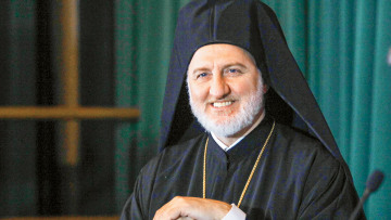 Ο Αρχιεπίσκοπος Ελπιδοφόρος στον Δημήτρη Δανίκα: «Oι πλούσιοι δεν θα σωθούν εάν εγκαταλείψουν τους φτωχούς»