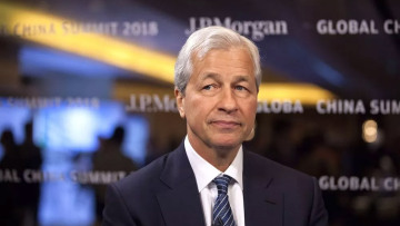 Ντάιμον: «Όταν βλέπεις μια κατσαρίδα, υπάρχουν κι άλλες» – Οι πτωχεύσεις ανησυχούν τη Wall Street
