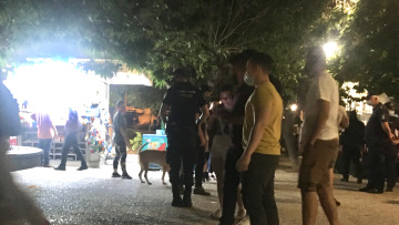 Παγκράτι: Έλεγχοι της αστυνομίας στην πλατεία Βαρνάβα - Δείτε φωτογραφίες