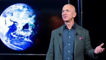 Ο Τζεφ Μπέζος βγάζει σε δημοπρασία τα πρώτα εισιτήρια για τουριστική διαστημική πτήση