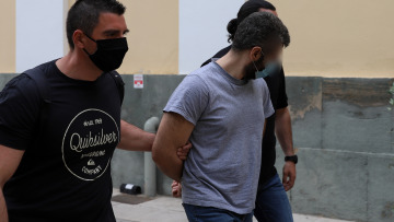 Έγκλημα στα Καλύβια: Προφυλακιστέος ο 32χρονος που σκότωσε τον 60χρονο για τα κοινόχρηστα