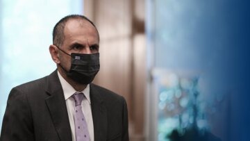 Γεραπετρίτης: Όσοι έχουν κάνει την πρώτη δόση εμβολίου με AstraZeneca θα κάνουν και τη δεύτερη με το ίδιο