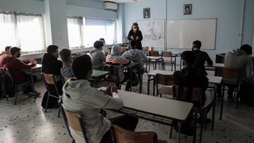Κλειστά σχολεία: Σε ποιες περιοχές δεν θα χτυπήσει το κουδούνι λόγω καύσωνα - Τα μέτρα για τις εξετάσεις