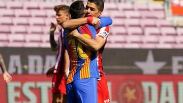 Οι κολλητοί «ξανάσμιξαν»: Οι αγκαλιές του Μέσι και του Σουάρες