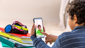 «Κάτω τα χέρια από τα παιδιά!»: Στοπ από 44 πολιτείες των ΗΠΑ στο σχέδιο Ζούκερμπεργκ να φτιάξει Instagram για τους κάτω των 13!