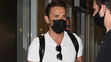 Νίκος Βέρτης: Επέστρεψε στην Ελλάδα ο τραγουδιστής - Πέρασε το βράδυ σε καταφύγιο στο Τελ Αβίβ- Βίντεο 