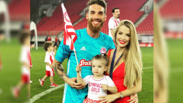 Ρακέλ Γιάκομπ: Η εντυπωσιακή σύζυγος του Ζοζέ Σα του Ολυμπιακού έκλεψε την παράσταση στη φιέστα