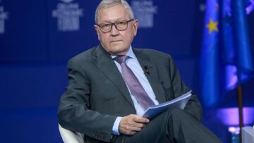 Ρέγκλινγκ: Σε 30 χρόνια θα υπάρχουν τρία ισχυρά νομίσματα: το δολάριο, το ευρώ και το γουάν