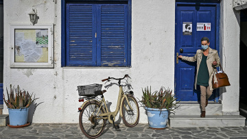 Το lockdown είναι παρελθόν: Τι άλλαξε από το πρωί στις μετακινήσεις, το λιανεμπόριο και την καθημερινότητά μας