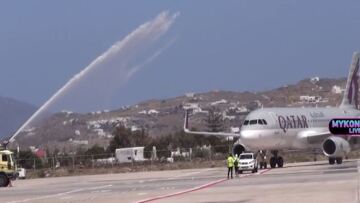 Μύκονος: Με... αύρες νερού υποδέχτηκαν τους πρώτους τουρίστες στο νησί 