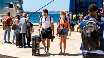 Η μεγάλη απόδραση: Φεύγουν όλοι για νησιά και εξοχικά μετά την απελευθέρωση των μετακινήσεων