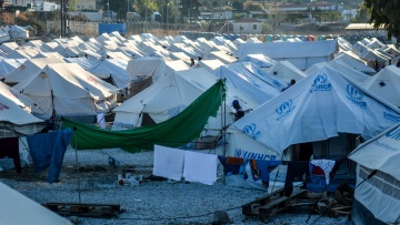 Υπουργείο Μετανάστευσης: Χορηγήθηκε η άδεια κατασκευής για τη νέα κλειστή δομή μεταναστών στη Βάστρια Λέσβου 