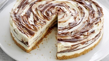 Cheesecake με ελληνικά φρέσκα τυριά: 6 συνταγές που πρέπει να δοκιμάσετε