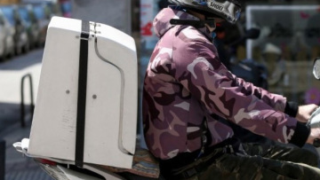 Ντελιβεράς δικαιώθηκε και θα πάρει αποζημίωση 17.944 ευρώ