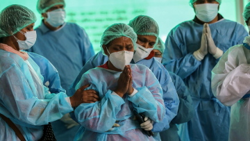 Κορωνοϊός - Ινδία:  Πού οφείλεται ο σοκαριστικός αριθμός θανάτων που ανακοινώθηκε εχθές;