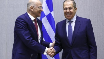 Δένδιας σε Λαβρόφ: Επιθυμία της Ελλάδας η αποκατάσταση των σχέσεων ΕΕ-Ρωσίας