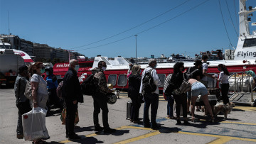 Κορωνοϊός: Πώς η «Γαλάζια Ελευθερία» επιτρέπει ακόμα και στους 20άρηδες να εμβολιαστούν νωρίτερα