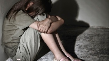 Συνελήφθη δάσκαλος που έστελνε ερωτικά μηνύματα σε μαθήτριές του