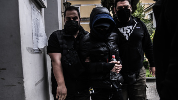 Ο Μένιος Φουρθιώτης μιλά μέσα από τη φυλακή: «Έχω μείνει 40 κιλά», ισχυρίζεται