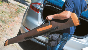 Αστυνομικός δάγκωσε, έγδυσε και εγκατέλειψε στο κρύο αντίζηλό του