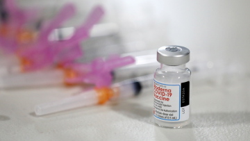 Moderna: Το εμβόλιο για τον κορωνοϊό είναι «απόλυτα αποτελεσματικό» σε εφήβους 12-17 ετών