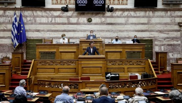 Τσίπρας στην ΚΟ του ΣΥΡΙΖΑ: «Θα τους ταράξουμε στον κοινοβουλευτικό έλεγχο»
