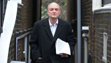 Κάμινγκς για τις «στοιβάδες σορών» του Τζόνσον: «Τον άκουσα να το λέει»