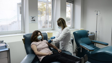 Εμβολιασμοί: Πώς συνεχίζεται το πρόγραμμα μετά τα 5 περιστατικά θρομβώσεων