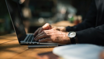 Θεσσαλονίκη: Προσπάθησε να πουλήσει online το κινητό του και του «άρπαξαν» 10.000 ευρώ!