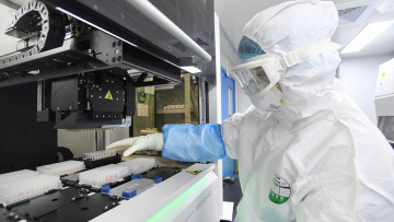 Κορωνοϊός: «Πόλεμος» Κίνας - ΗΠΑ για την προέλευσή του