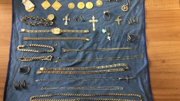 Βόρεια Ελλάδα: Ανήλικοι και γυναίκα «άνοιγαν» σπίτια με λεία κοσμήματα αξίας σχεδόν 27.500 ευρώ