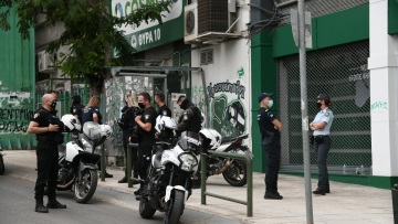 Αναβολή στις εκλογές της ΕΟΚ - Αστυνομία έξω από το γήπεδο στην Αλεξάνδρας