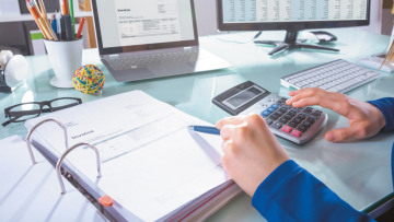 «Γενναία» ρύθμιση χρεών από 1η Ιουνίου: 420 δόσεις για χρέη προς τράπεζες, 240 για Εφορία και Ταμεία