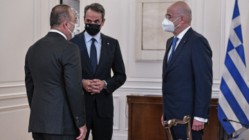 Συνάντηση Μητσοτάκη – Τσαβούσογλου: Αμοιβαία βούληση για την προώθηση θετικής ατζέντας