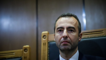 ΕΔΕ: Αντιδράσεις για τις απόψεις Σεβαστίδη για τους Έλληνες μετανάστες της Αμερικής και τις «κουρελούδες των Κωδίκων»