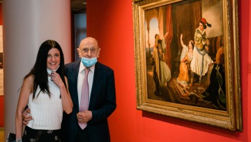 «Η Γυναίκα στην Επανάσταση του 1821»: Τα εγκαίνια της έκθεσης του Ιδρύματος Θεοχαράκη από τη Λίνα Μενδώνη