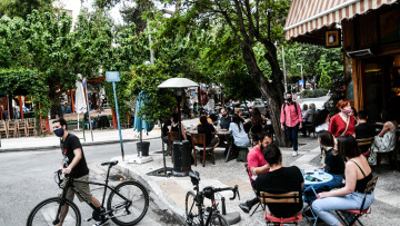 Χαλάρωση μέτρων: Συνεδριάζει η επιτροπή για απαγόρευση κυκλοφορίας, μουσική και δεξιώσεις